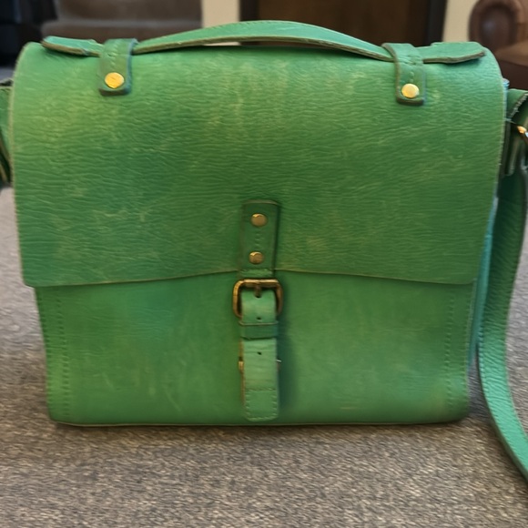 lll BeCa by Joy Gryson Green Leather Crossbody Handbag - Picture 2 of 8